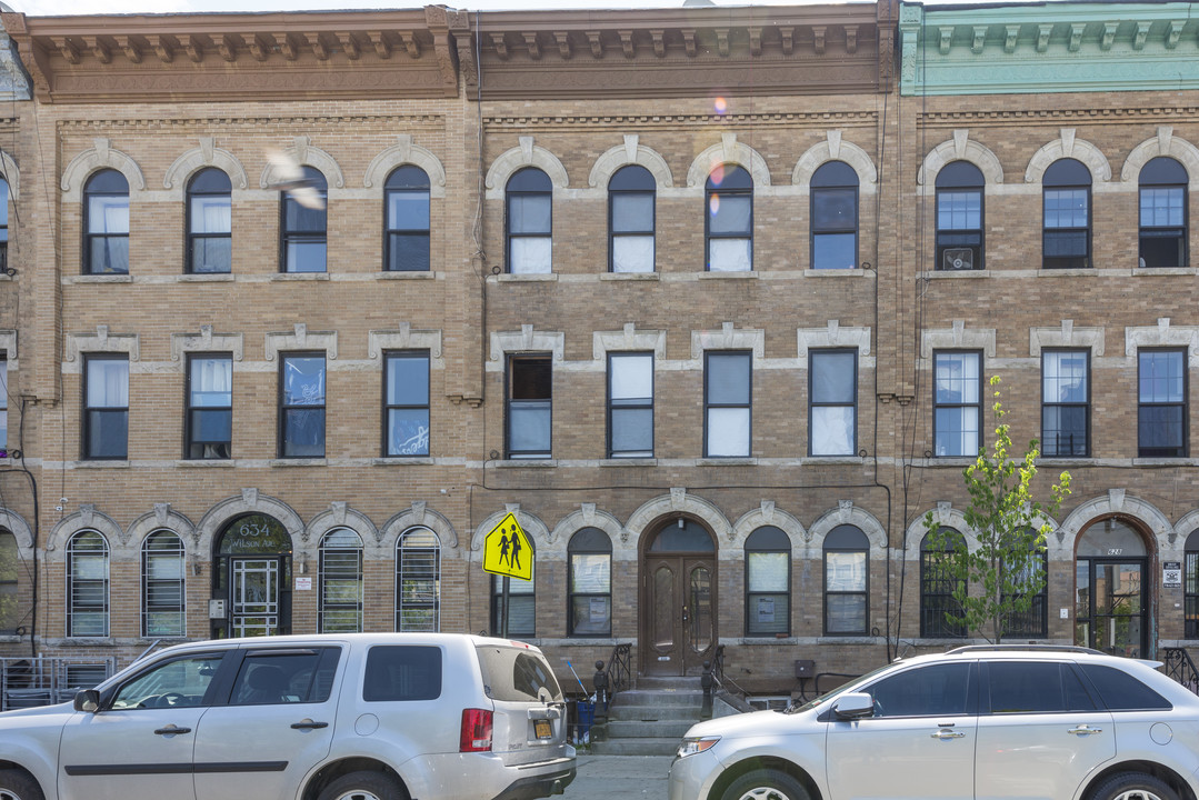 632 Wilson Ave in Brooklyn, NY - Foto de edificio