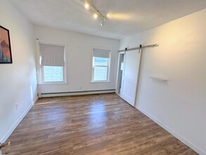 104 Thorndike St, Unit 3 in Cambridge, MA - Building Photo - Building Photo