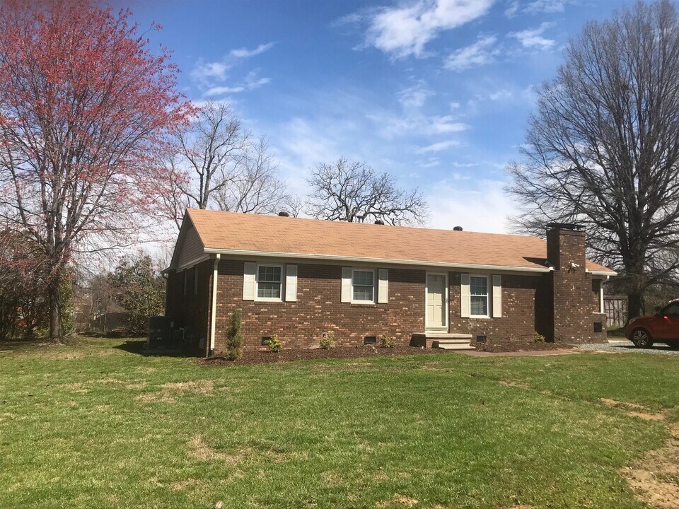 3769 Garden Rd in Burlington, NC - Building Photo