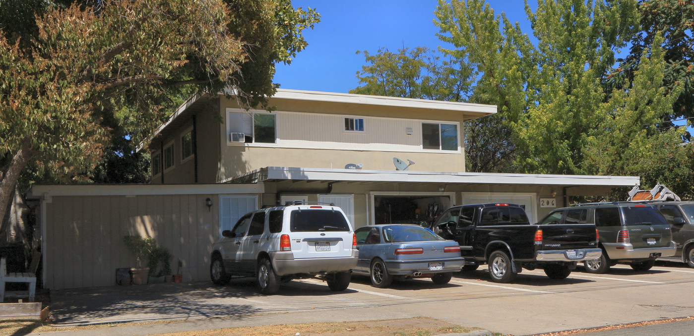 206 4th St in Roseville, CA - Building Photo