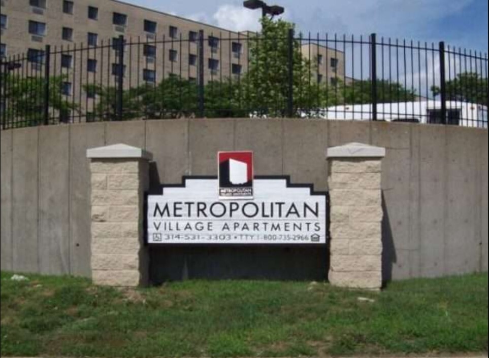 Metropolitan Village Apartments - 55 + Years in St. Louis, MO - Foto de edificio