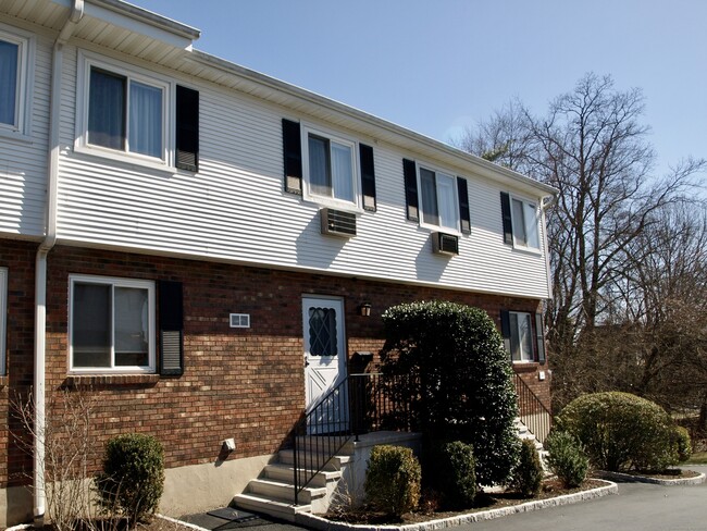 44 Cerretta St in Stamford, CT - Building Photo - Building Photo