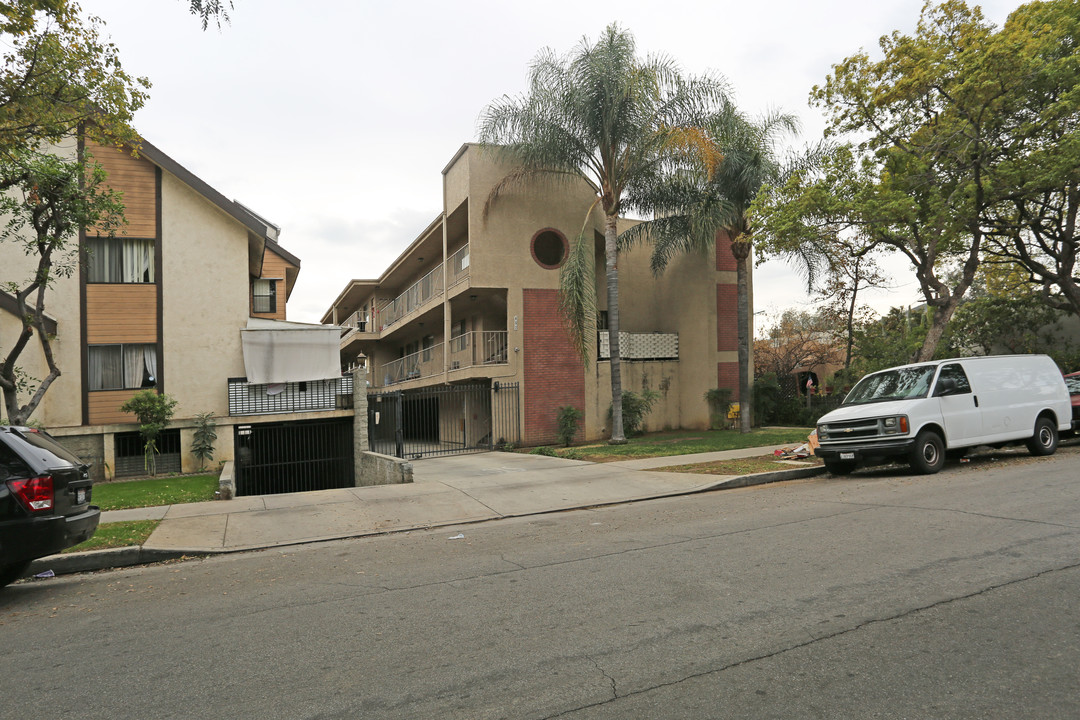 452 W Windsor Rd in Glendale, CA - Building Photo