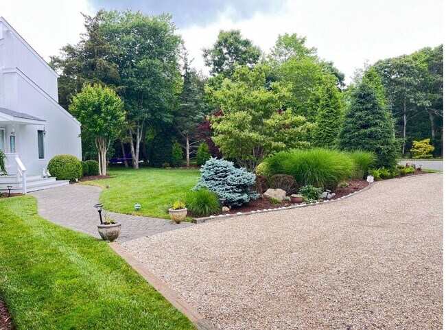 5 Cedarfield Ln in Westhampton, NY - Building Photo - Building Photo