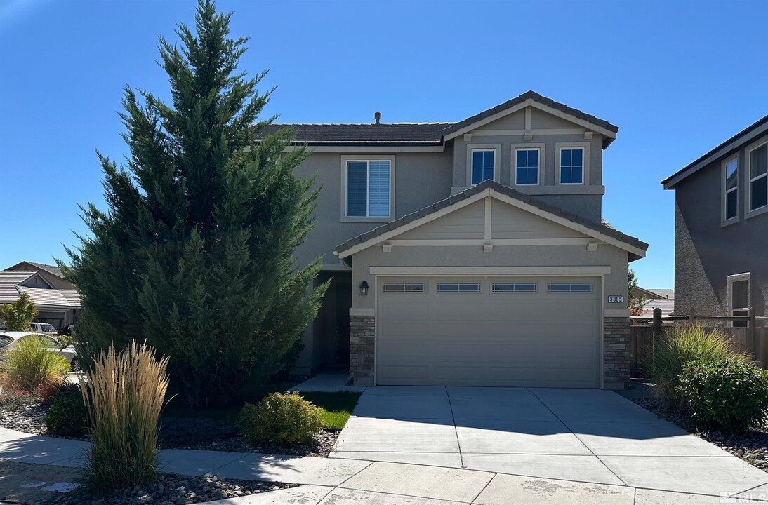 3885 Silent Pebble Wy in Sparks, NV - Building Photo