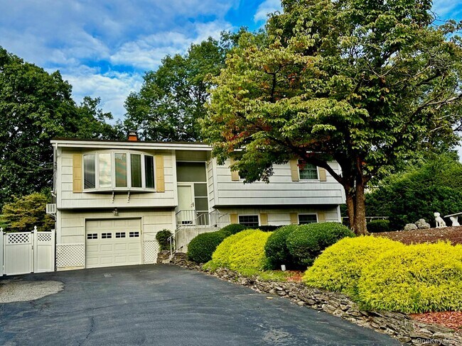 722 Jacqueline Dr in Valley Cottage, NY - Building Photo - Building Photo