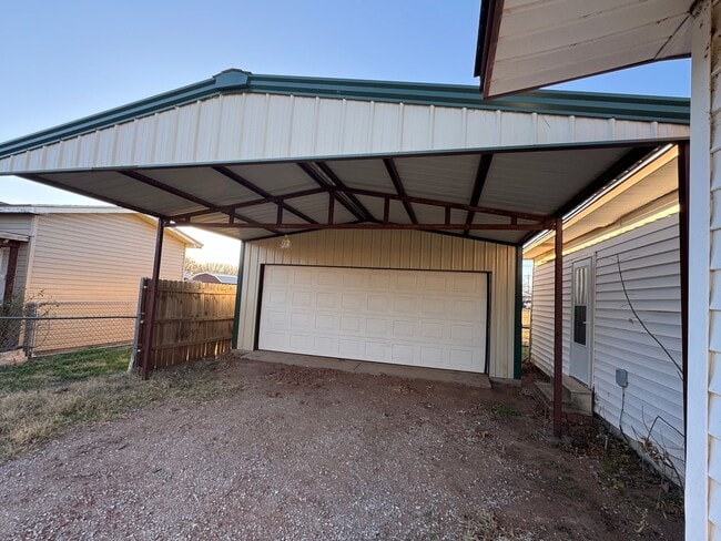 401 Becker St in Indiahoma, OK - Building Photo - Building Photo