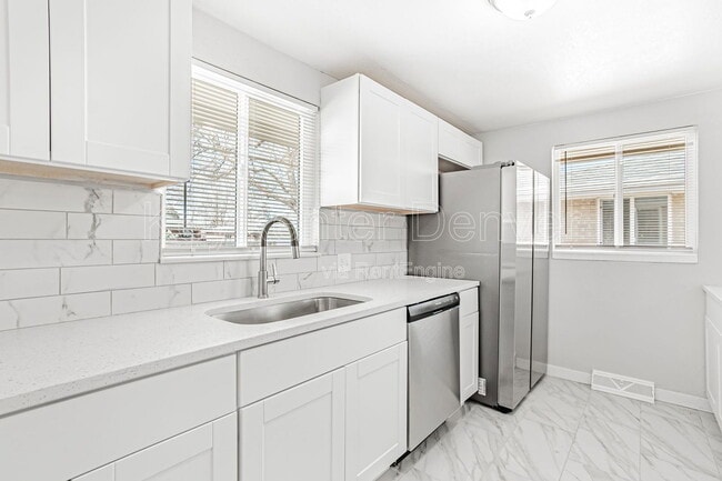 property at 3365 Poplar St