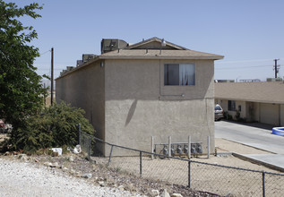 Luxor Apartments in Hesperia, CA - Building Photo - Building Photo