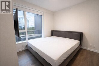 305 Morrissey Rd in Port Moody, BC - Building Photo - Building Photo