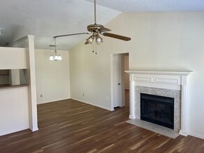 2025-2027-2027 Redwing Way in Round Rock, TX - Foto de edificio - Building Photo