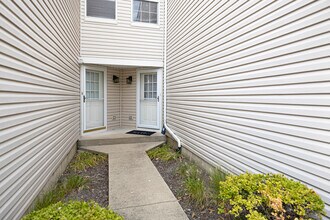2349 Stoughton Cir in Aurora, IL - Building Photo - Building Photo