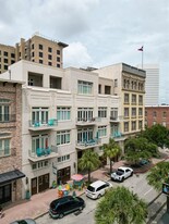 2208 Post Office St, Unit #204 in Galveston, TX - Building Photo