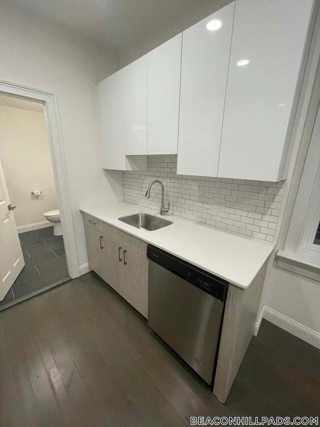 31 Temple St, Unit 2F