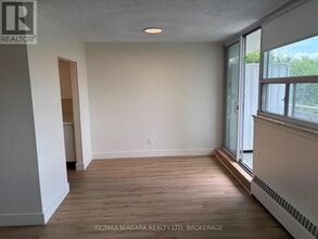 6320-6320 Valley Wy in Niagara Falls, ON - Building Photo - Building Photo