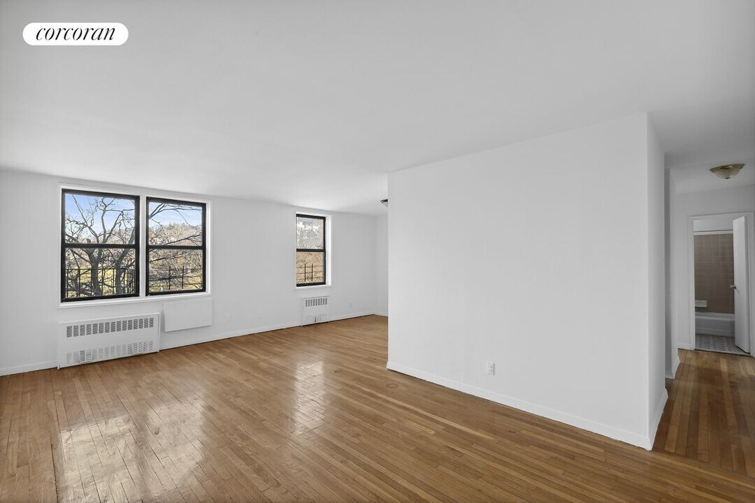 201 Ravine Ave in Yonkers, NY - Building Photo