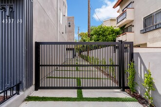 4333 Dixie Canyon Ave in Sherman Oaks, CA - Building Photo - Building Photo