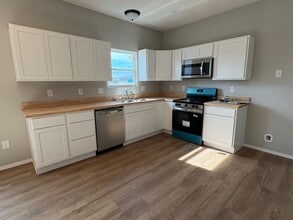 1310 E 476 Rd in Bolivar, MO - Building Photo - Building Photo