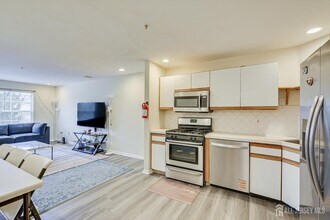 27 Edinburgh Ct in Edison, NJ - Building Photo - Building Photo