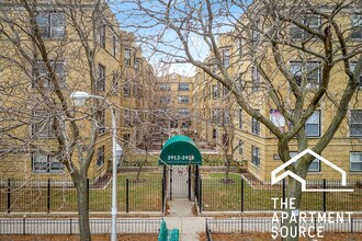 3912 N Pine Grove Ave in Chicago, IL - Building Photo - Building Photo