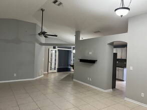 1207 Auburn Lakes Dr in Rockledge, FL - Foto de edificio - Building Photo