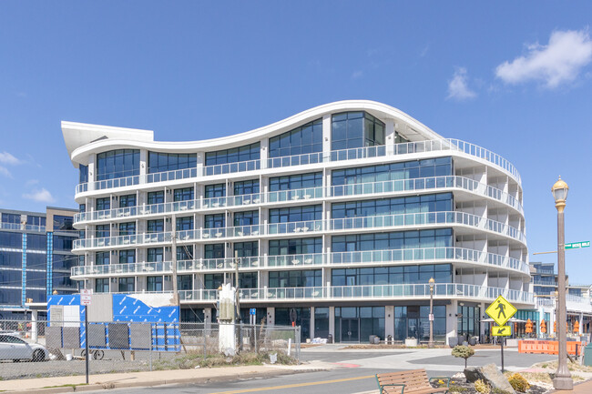 The Lofts Pier Village in Long Branch, NJ - Foto de edificio - Building Photo