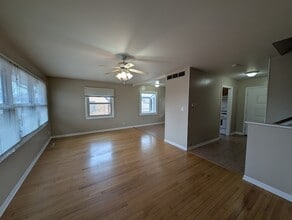 4230 Lindley St in Downers Grove, IL - Foto de edificio - Building Photo