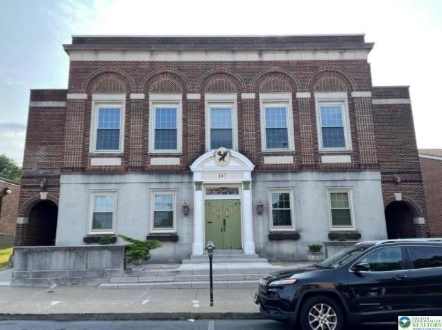 property at 143 S 4th St