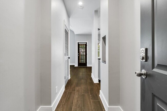 240 Renaissance Pkwy NE in Atlanta, GA - Building Photo - Building Photo