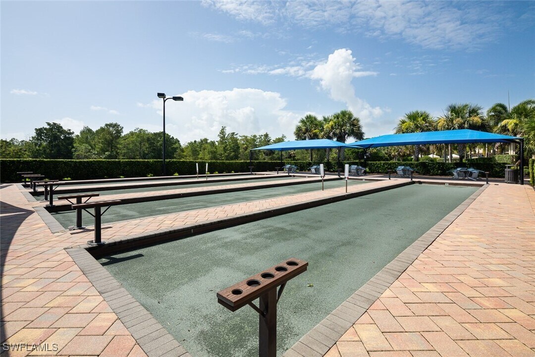 6770 Pennyroyal Dr in Naples, FL - Building Photo
