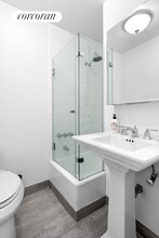 135 W 58th St in New York, NY - Building Photo - Building Photo