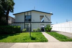 5939 Cedros Ave in Los Angeles, CA - Building Photo