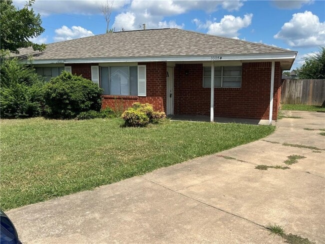 property at 2005 W Oak St