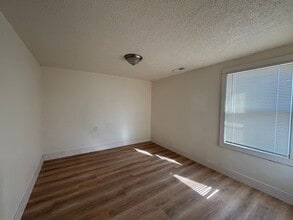 634 W 14th Ave in Hutchinson, KS - Building Photo - Building Photo