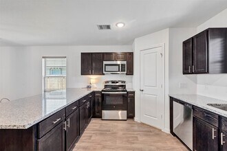 1976 Rd 5714 in Cleveland, TX - Building Photo - Building Photo