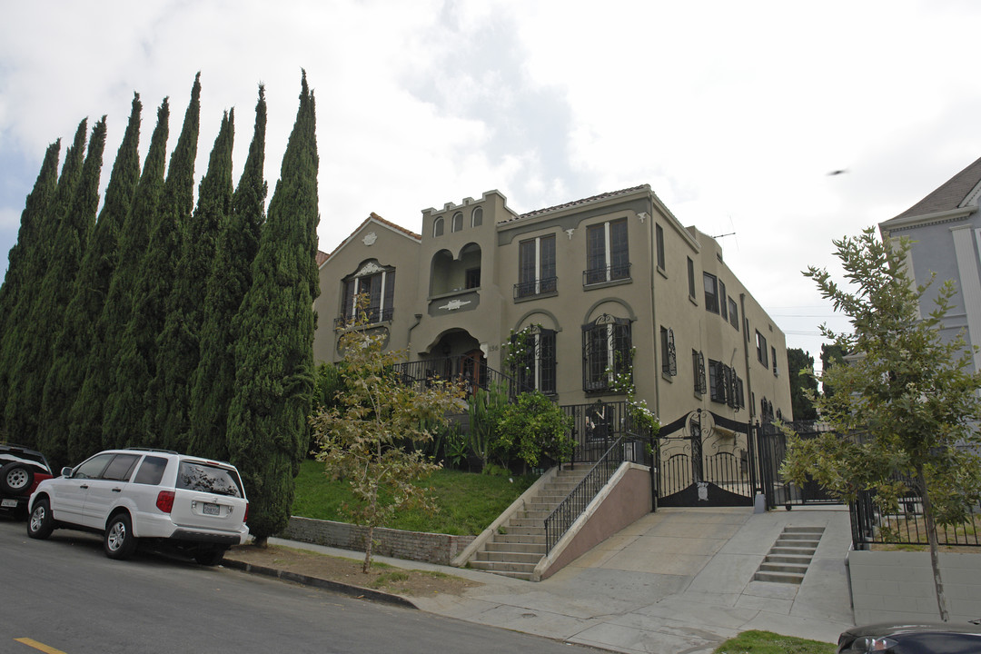 156 N Kenmore Ave in Los Angeles, CA - Building Photo