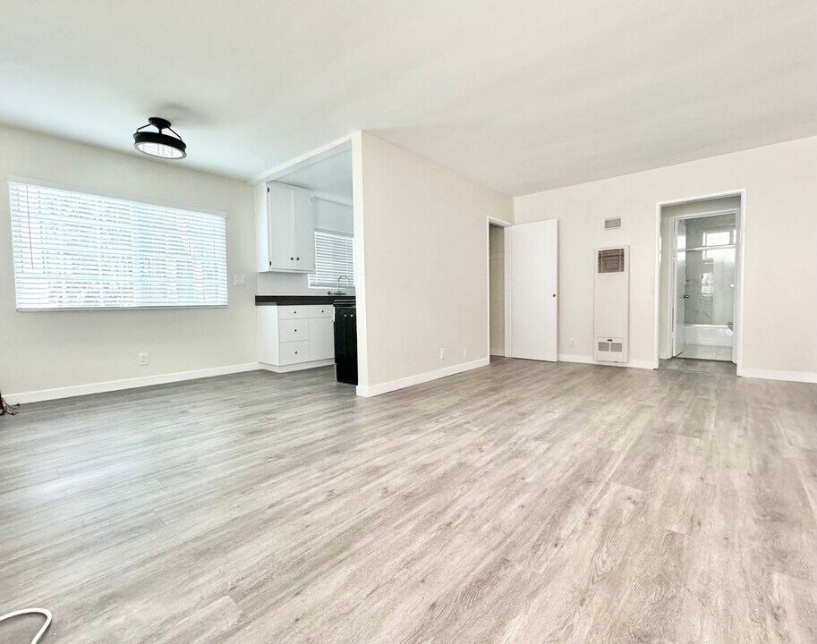 1010 N Orange Grove Ave in West Hollywood, CA - Building Photo