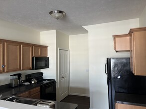 30056 Euclid Ave, Unit 8 in Wickliffe, OH - Building Photo - Building Photo