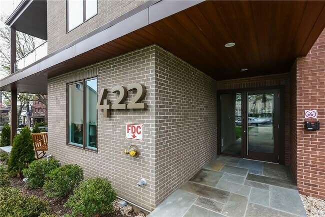 422 E Boston Post Rd in Mamaroneck, NY - Building Photo - Building Photo