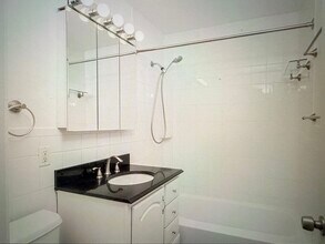 328 Broadway, Unit #1 in Somerville, MA - Building Photo - Building Photo