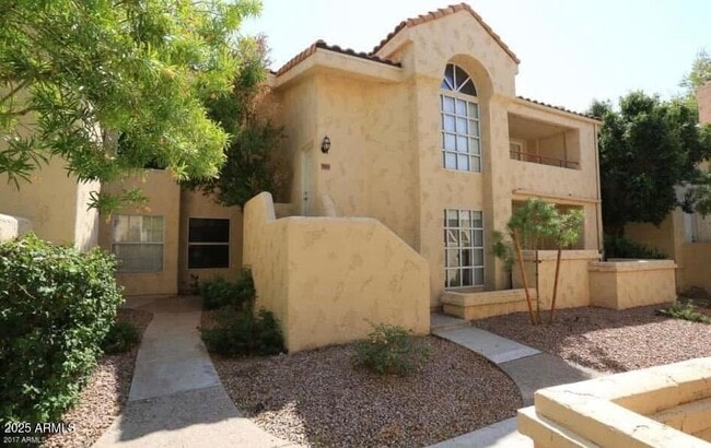 property at 1333 E Morten Ave