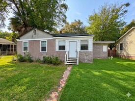 8016 Lexington Dr in Jacksonville, FL - Building Photo