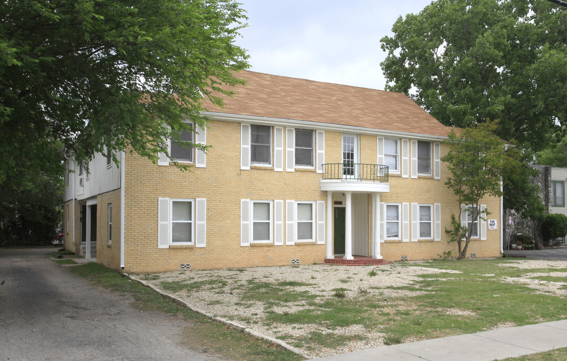 Milbeck Manor Apartments in Austin, TX - Foto de edificio