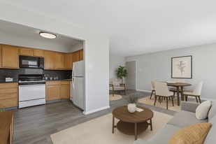 Warrington Crossings in Warrington, PA - Building Photo