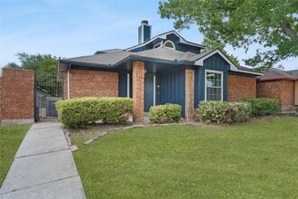 10243 Oak Branch Ln in Dallas, TX - Building Photo - Building Photo