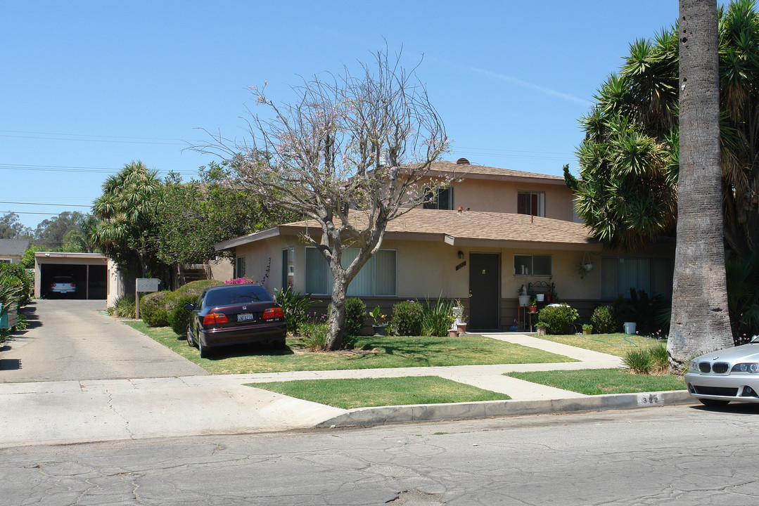 314-318 322 N Palm Ave in Santa Paula, CA - Building Photo