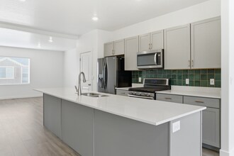 1096 Quarter Deck Wy in Saratoga Springs, UT - Building Photo - Building Photo