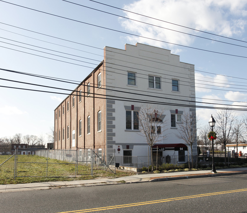 94 4th Ave in Bay Shore, NY - Building Photo