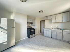 138 Wilkinson Ave, Unit 3R Apartments