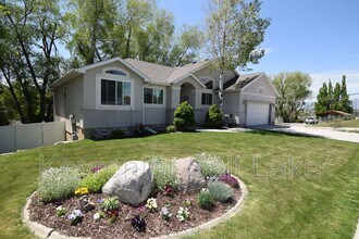 697 Krista Ct in Salt Lake City, UT - Building Photo - Building Photo